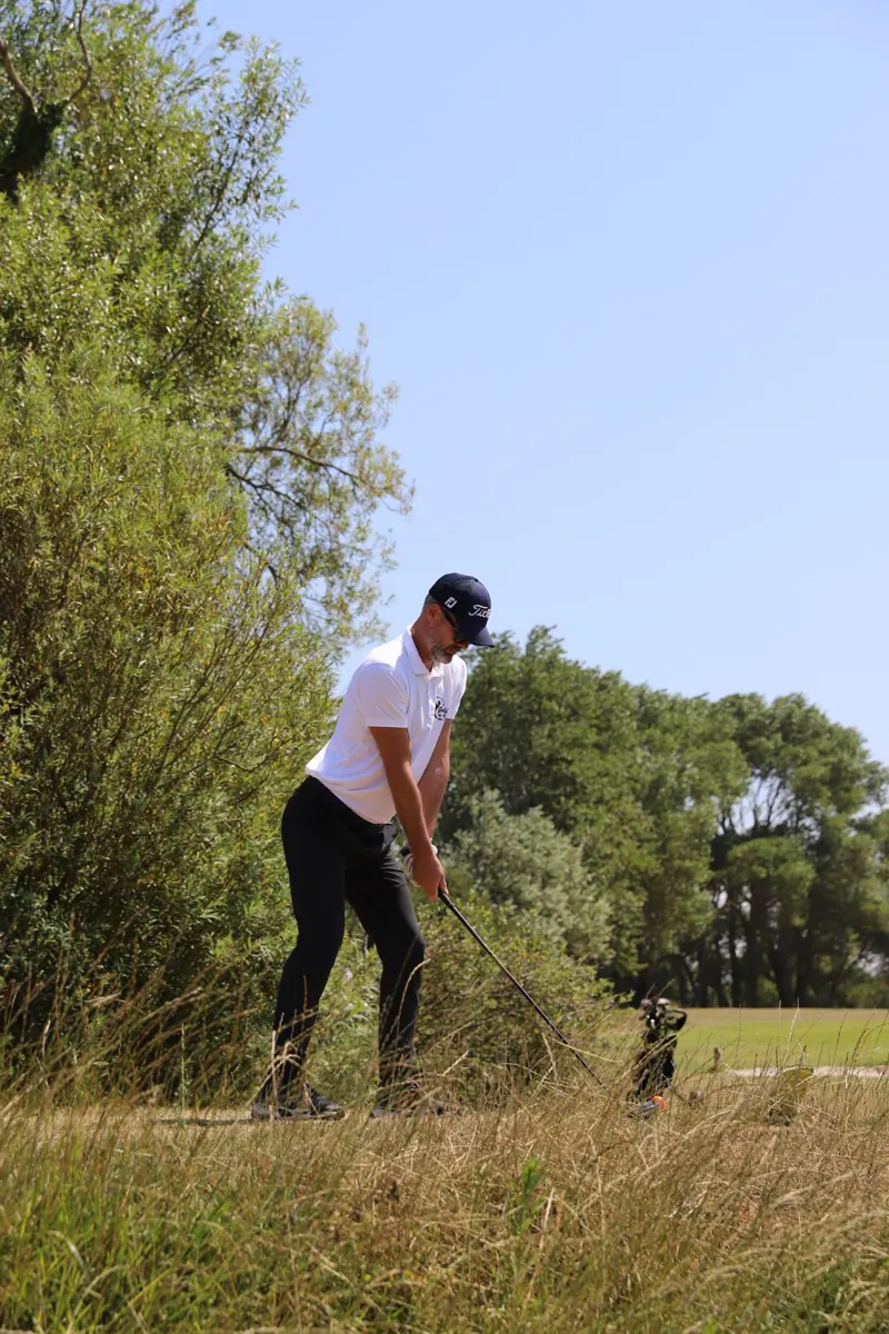 Golfeur dans le rough, parcours de golf à Plouescat